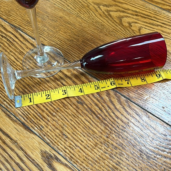 Ruby Red vintage champagne flutes with straight clear stems and bases. - Picture 5 of 6